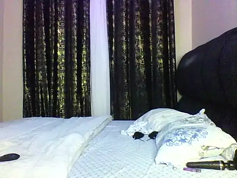 Snapshot of Candii_wet_ chatting on 10.15.25 Candii wet online show from 10.15.25