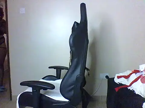 Snapshot of Candii_wet_ chatting on 10.24.25 Candii wet online show from 10.24.25