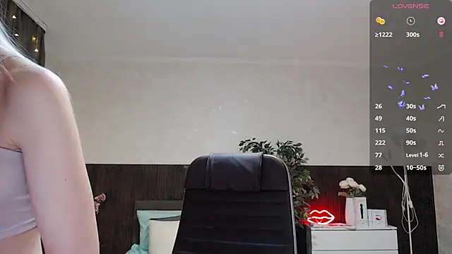 Snapshot of Cutie_Annie chatting on 12.24.24 Cutie Annie online show from 12.24.24