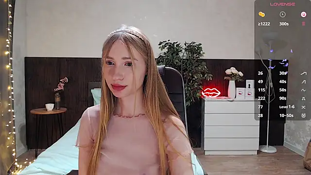 Snapshot of Cutie_Annie chatting on 01.07.25 Cutie Annie online show from 01.07.25