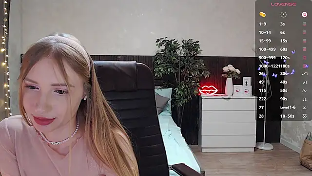 Snapshot of Cutie_Annie chatting on 01.08.25 Cutie Annie online show from 01.08.25