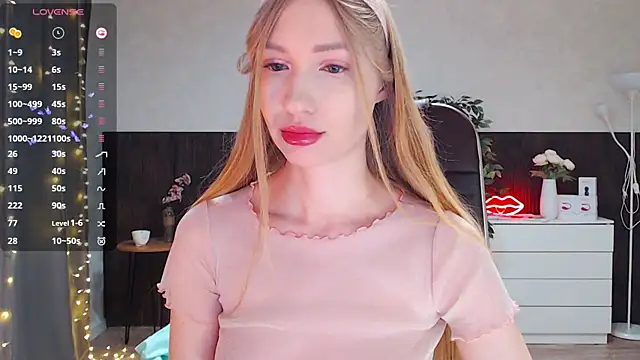 Snapshot of Cutie_Annie chatting on 02.26.25 Cutie Annie online show from 02.26.25