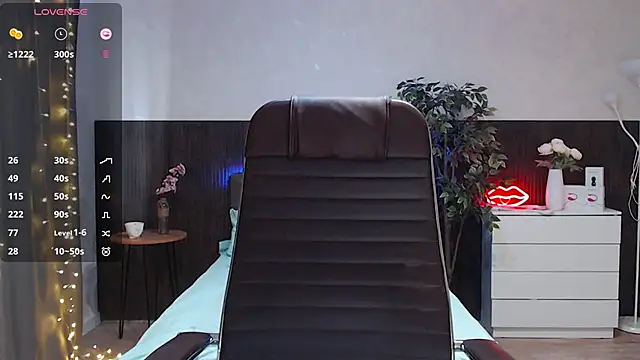 Snapshot of Cutie_Annie chatting on 03.05.25 Cutie Annie online show from 03.05.25