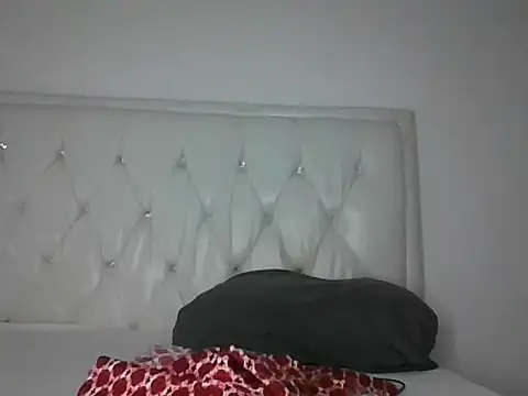 Snapshot of Candykitten chatting on 03.22.25 Candykitten online show from 03.22.25