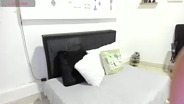 Snapshot of mia_cooper_24 chatting on 12.17.24 mia cooper 24 online show from 12.17.24