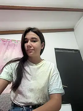 Snapshot of mia_cooper_24 chatting on 02.18.25 mia cooper 24 online show from 02.18.25