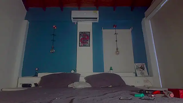 Snapshot of ariana-white- chatting on 10.04.25 ariana-white- online show from 10.04.25