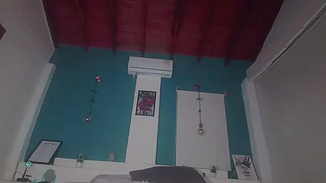 ariana-white- online show from 11.20.25