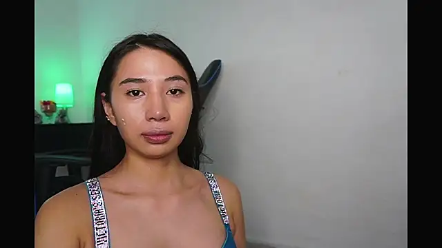 Snapshot of AlessiaVix chatting on 12.29.24 AlessiaVix online show from 12.29.24