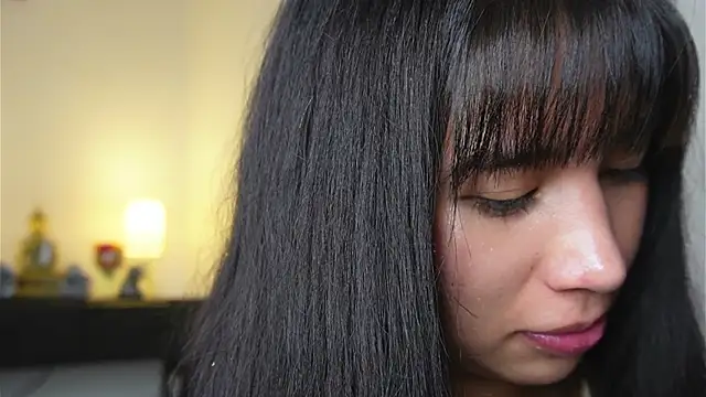 Snapshot of AlessiaVix chatting on 12.31.24 AlessiaVix online show from 12.31.24