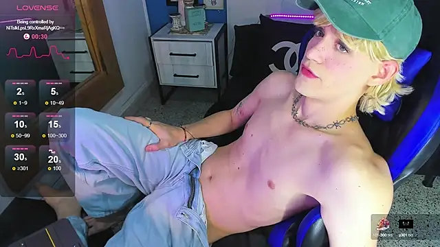 VladHellsing4 online show from 09.10.25