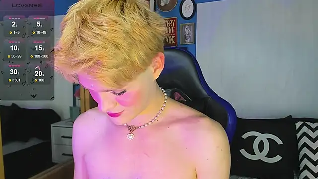 VladHellsing4 online show from 10.30.25