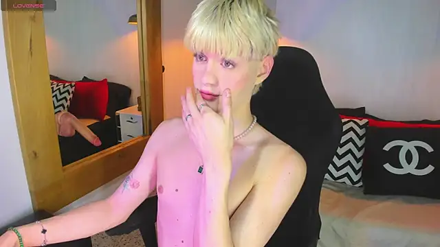 Snapshot of VladHellsing4 chatting on 02.04.26 VladHellsing4 online show from 02.04.26