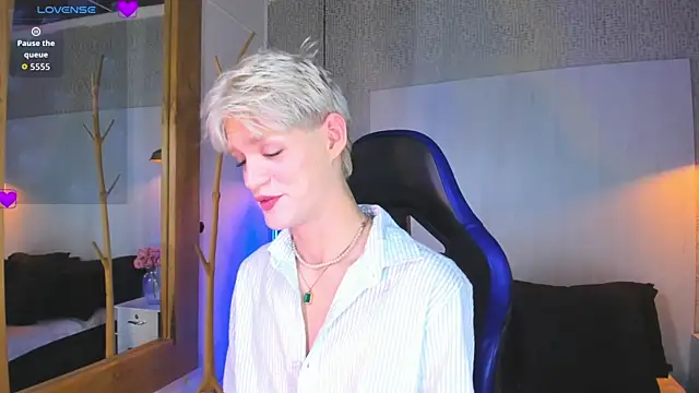 VladHellsing4 online show from 07.15.26
