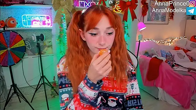Snapshot of Anna_Prince chatting on 12.28.24 Anna Prince online show from 12.28.24