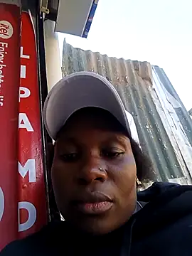 Snapshot of Golden_diver chatting on 02.18.26 Golden diver online show from 02.18.26