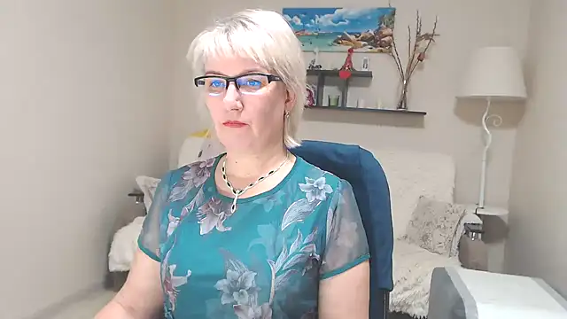 Snapshot of FleurMays chatting on 12.04.24 FleurMays online show from 12.04.24