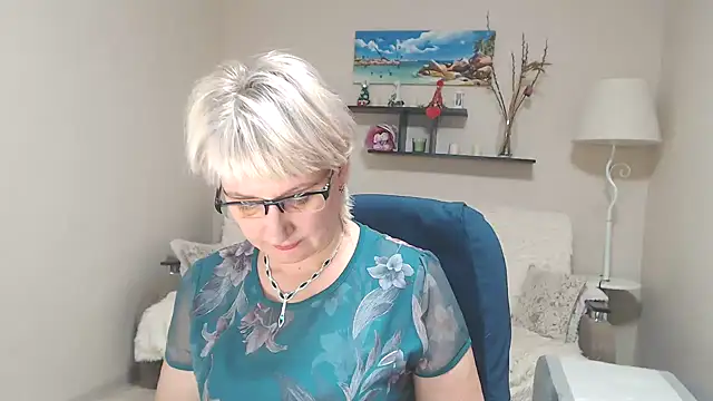 Snapshot of FleurMays chatting on 12.04.24 FleurMays online show from 12.04.24