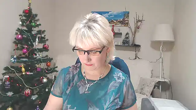 Snapshot of FleurMays chatting on 12.20.24 FleurMays online show from 12.20.24