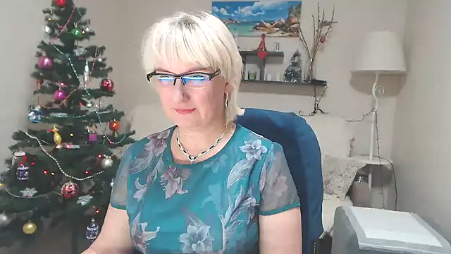 Snapshot of FleurMays chatting on 12.20.24 FleurMays online show from 12.20.24
