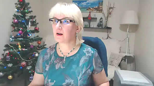 Snapshot of FleurMays chatting on 12.20.24 FleurMays online show from 12.20.24