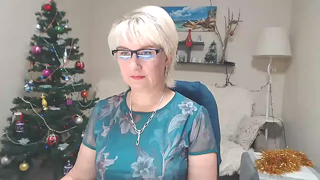 Snapshot of FleurMays chatting on 12.21.24 FleurMays online show from 12.21.24