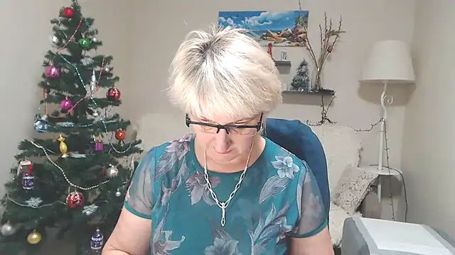 Snapshot of FleurMays chatting on 12.21.24 FleurMays online show from 12.21.24