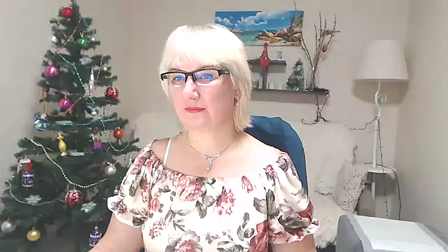 Snapshot of FleurMays chatting on 12.22.24 FleurMays online show from 12.22.24