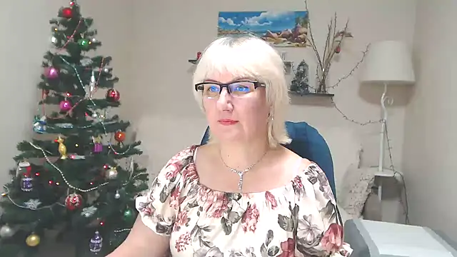 Snapshot of FleurMays chatting on 12.22.24 FleurMays online show from 12.22.24