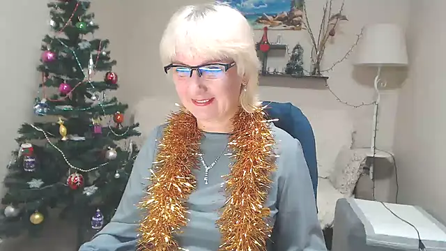 Snapshot of FleurMays chatting on 12.22.24 FleurMays online show from 12.22.24