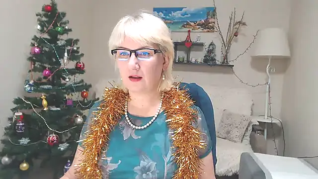 Snapshot of FleurMays chatting on 12.23.24 FleurMays online show from 12.23.24
