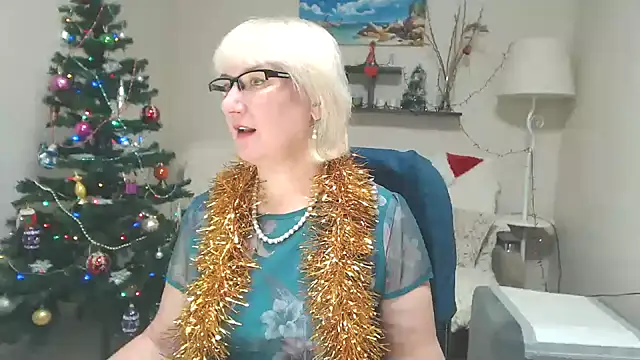 Snapshot of FleurMays chatting on 12.23.24 FleurMays online show from 12.23.24