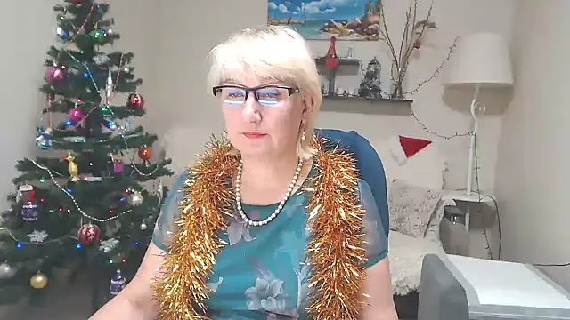 Snapshot of FleurMays chatting on 12.23.24 FleurMays online show from 12.23.24