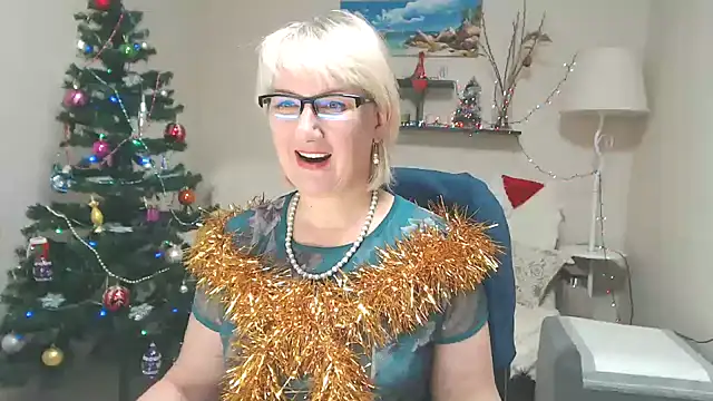 Snapshot of FleurMays chatting on 12.24.24 FleurMays online show from 12.24.24