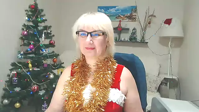 Snapshot of FleurMays chatting on 12.25.24 FleurMays online show from 12.25.24