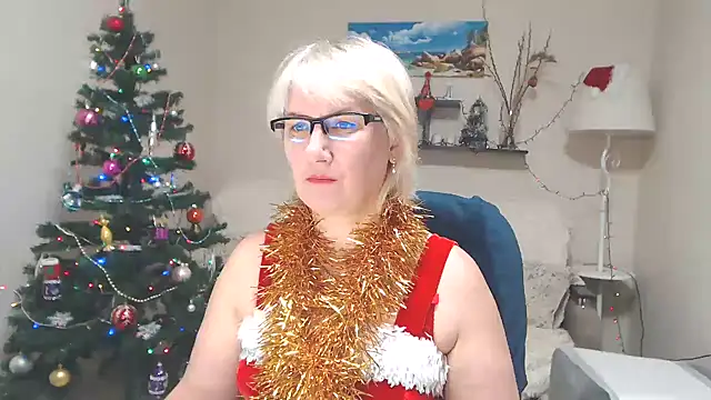 Snapshot of FleurMays chatting on 12.26.24 FleurMays online show from 12.26.24