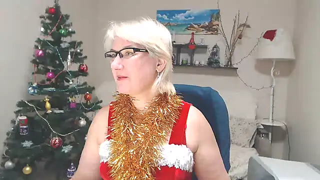 Snapshot of FleurMays chatting on 12.26.24 FleurMays online show from 12.26.24