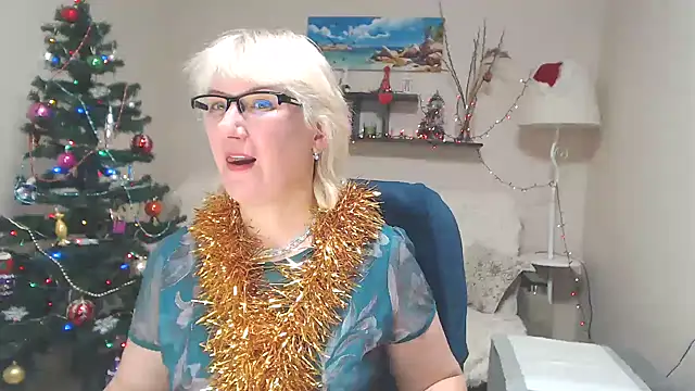 Snapshot of FleurMays chatting on 12.29.24 FleurMays online show from 12.29.24