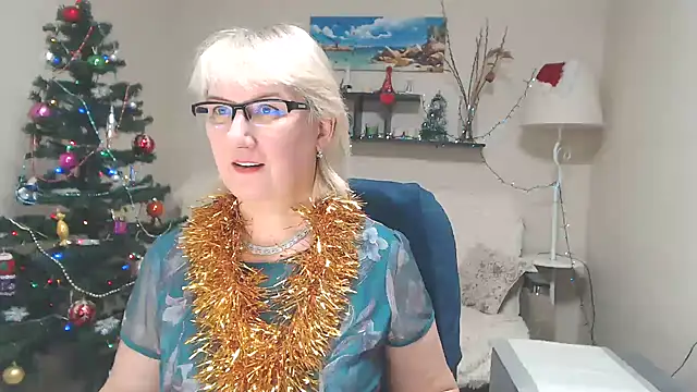 Snapshot of FleurMays chatting on 12.29.24 FleurMays online show from 12.29.24