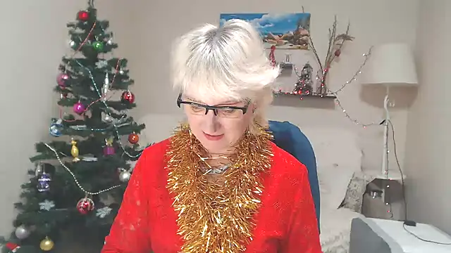 Snapshot of FleurMays chatting on 01.04.25 FleurMays online show from 01.04.25