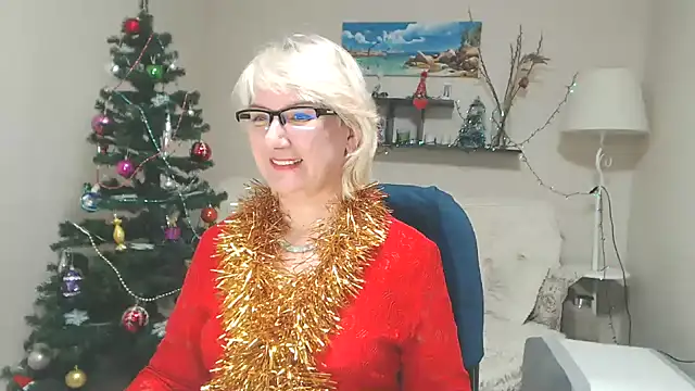 Snapshot of FleurMays chatting on 01.04.25 FleurMays online show from 01.04.25