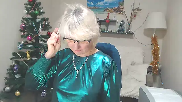 Snapshot of FleurMays chatting on 01.08.25 FleurMays online show from 01.08.25