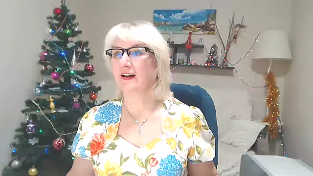 Snapshot of FleurMays chatting on 01.11.25 FleurMays online show from 01.11.25