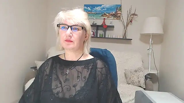 Snapshot of FleurMays chatting on 01.19.25 FleurMays online show from 01.19.25