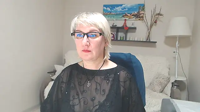 Snapshot of FleurMays chatting on 01.25.25 FleurMays online show from 01.25.25