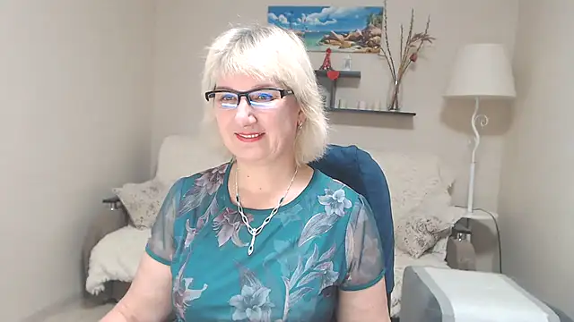 Snapshot of FleurMays chatting on 02.07.25 FleurMays online show from 02.07.25