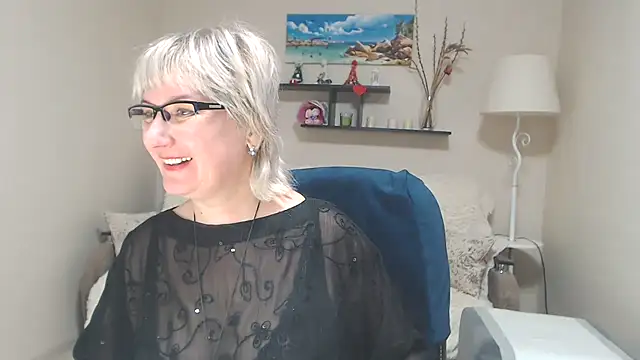 Snapshot of FleurMays chatting on 02.10.25 FleurMays online show from 02.10.25