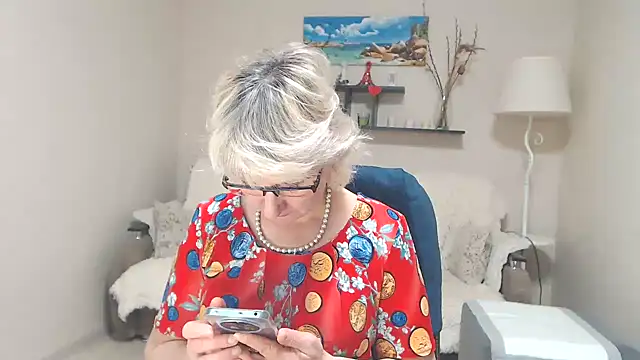 Snapshot of FleurMays chatting on 02.28.25 FleurMays online show from 02.28.25