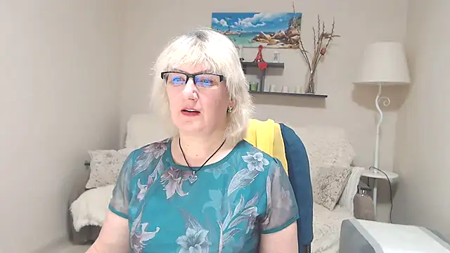 Snapshot of FleurMays chatting on 03.12.25 FleurMays online show from 03.12.25