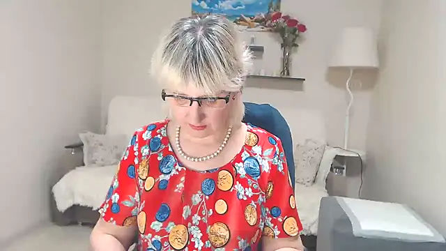 Snapshot of FleurMays chatting on 03.20.25 FleurMays online show from 03.20.25